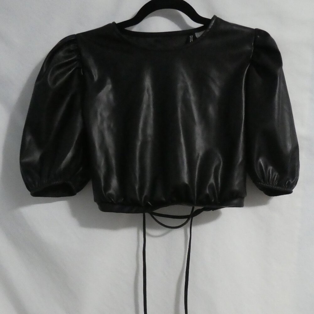 DIVIDED H&M | medium | Black Laced Detail Top | Puff Sleeve NWOT